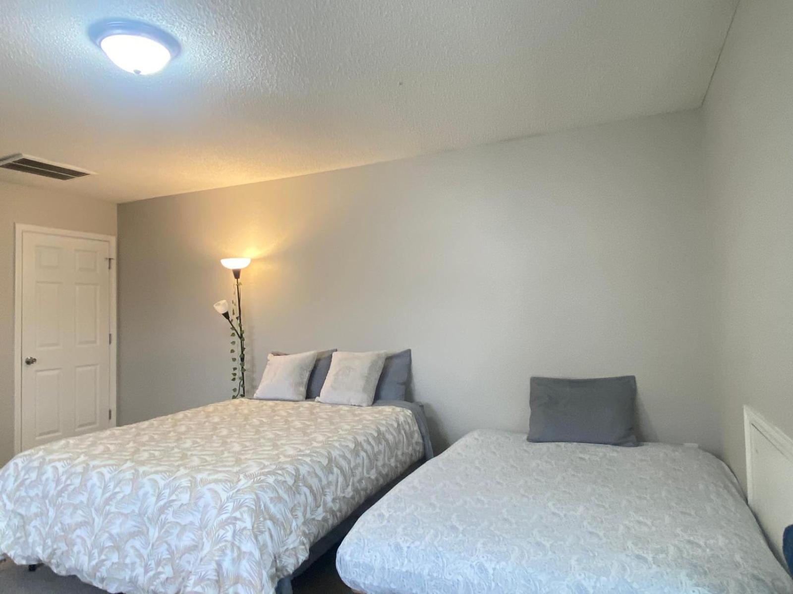 Private Room & Bathroom Close To Downtown Raleigh Bagian luar foto
