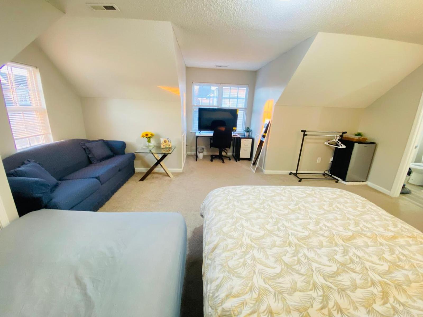 Private Room & Bathroom Close To Downtown Raleigh Bagian luar foto