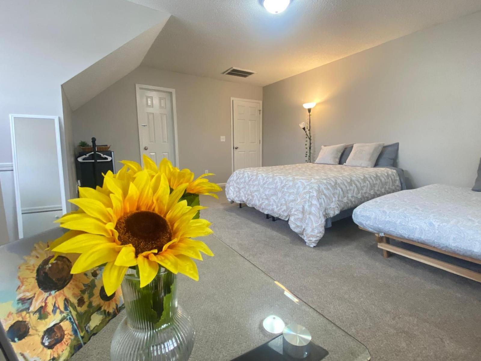 Private Room & Bathroom Close To Downtown Raleigh Bagian luar foto