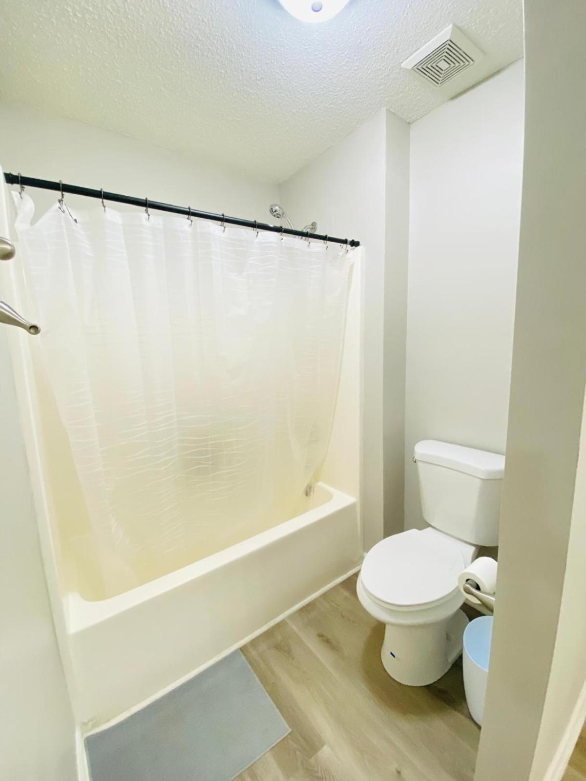 Private Room & Bathroom Close To Downtown Raleigh Bagian luar foto