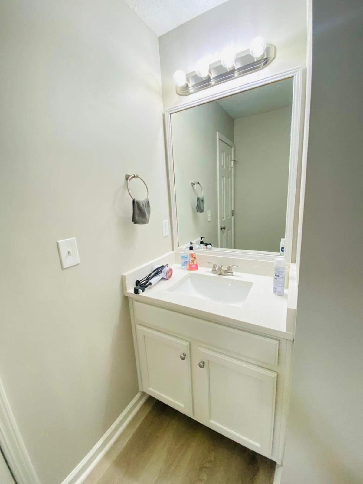 Private Room & Bathroom Close To Downtown Raleigh Bagian luar foto